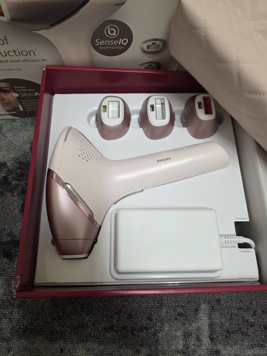 Фотоепилатор Philips Lumea IPL Hair Removal 9900.