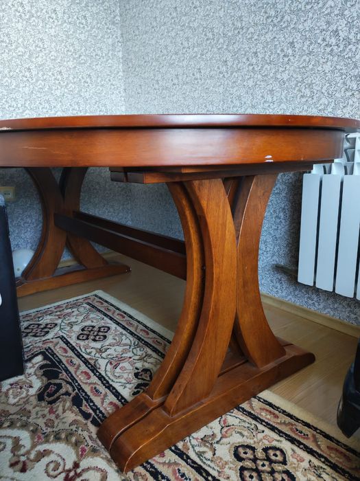 Продам большой стол для гостинной