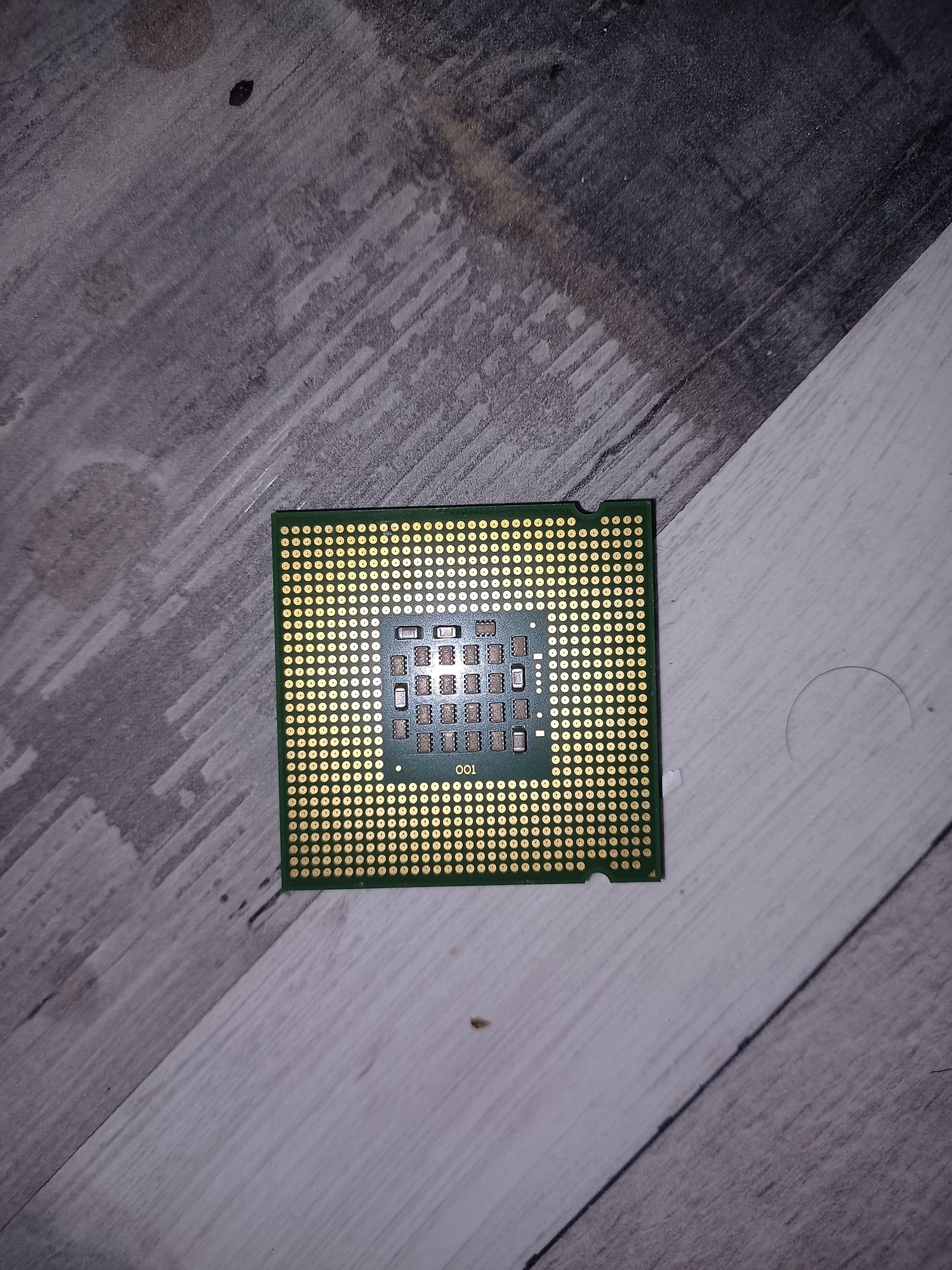 Vand procesor pentium 630 SL8Q7