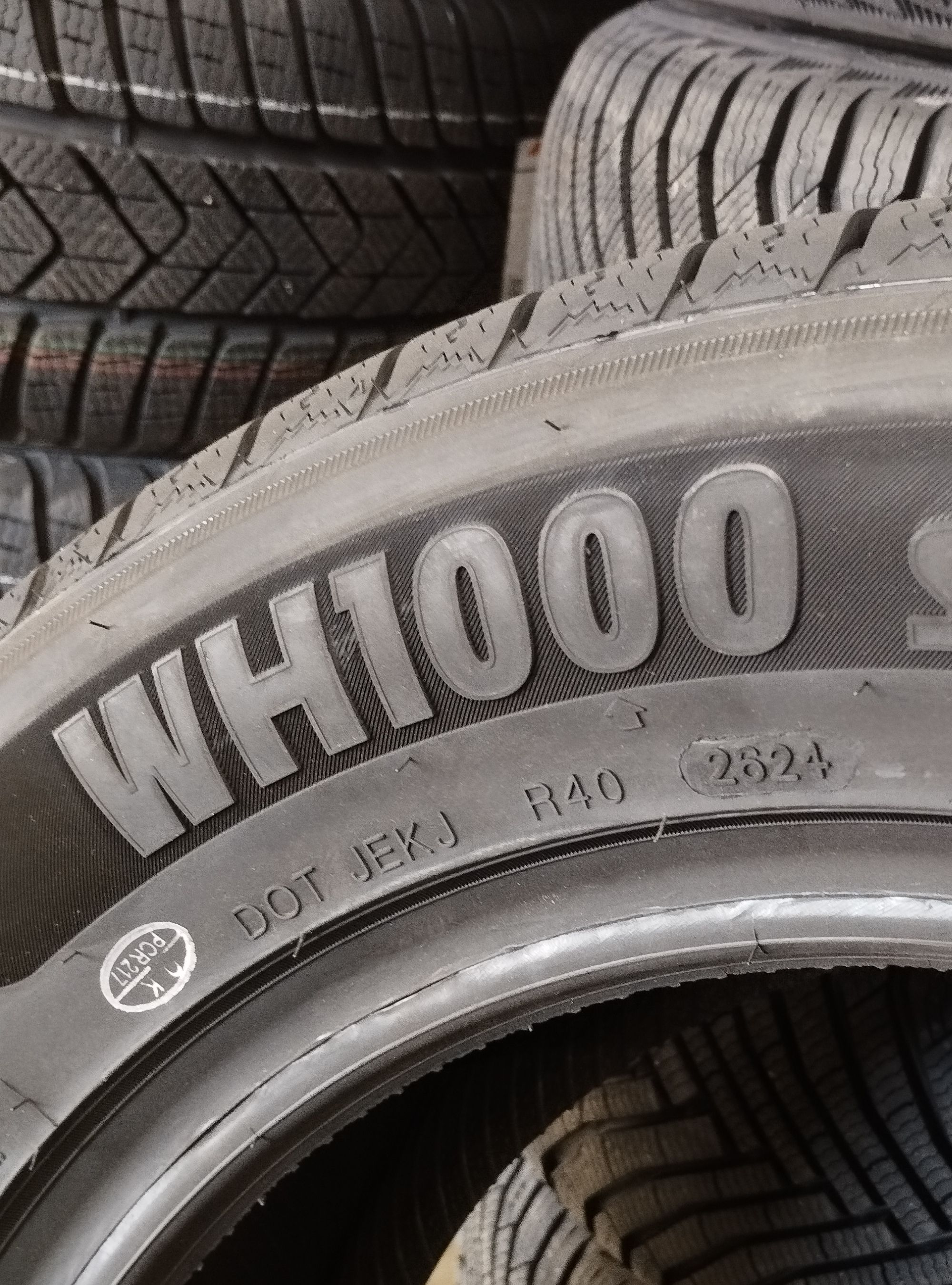 Нови зимни гуми ZEETEX 245/40/18 97V XL с БОРД, ДОТ 2024