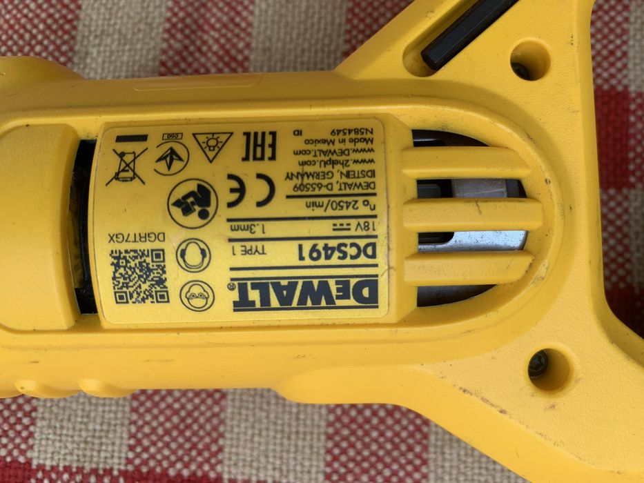 DeWALT DCS 491 /акумулаторна ножица за рязане на ламарина
