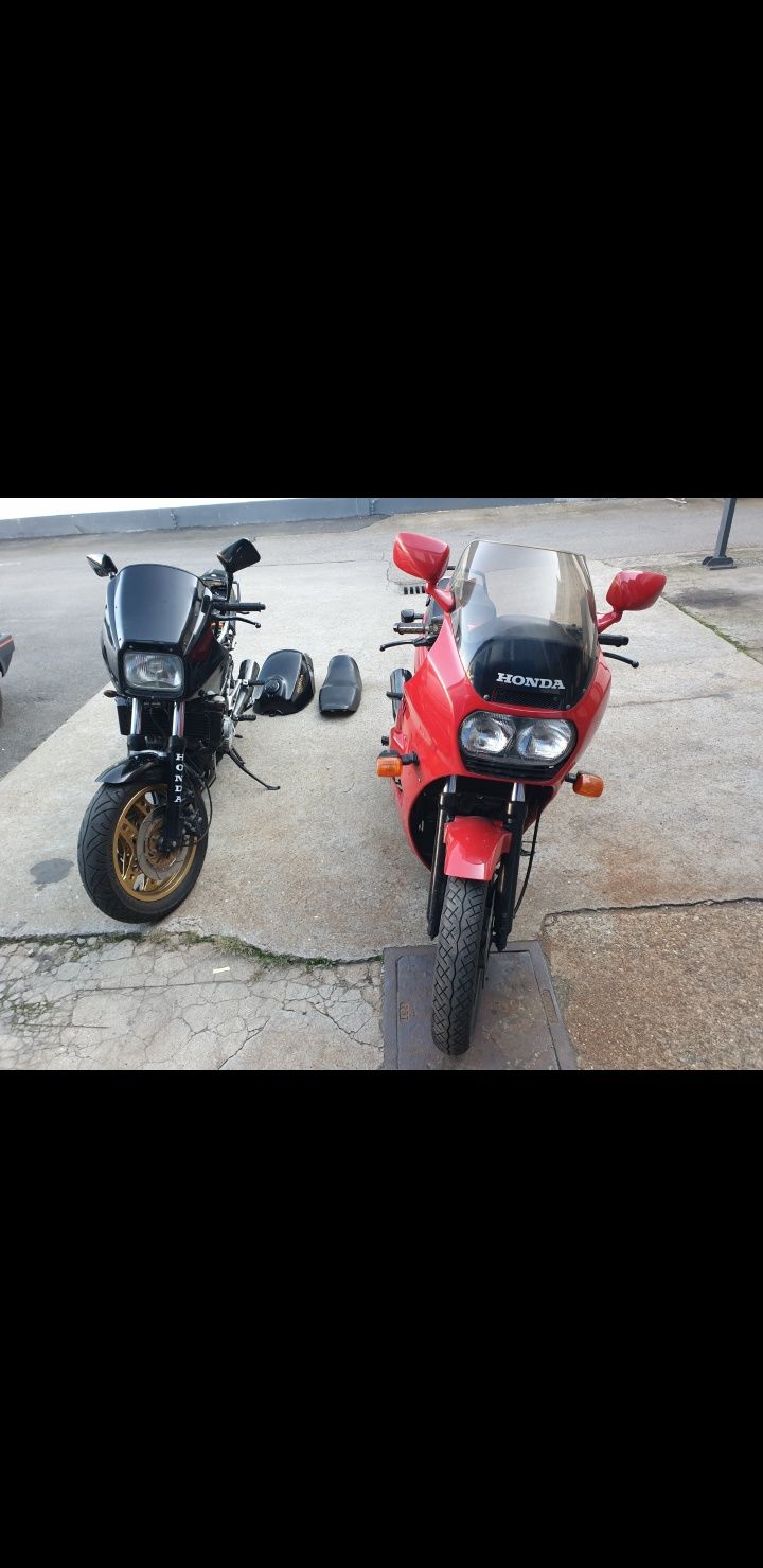 Motocicleta de colectie Honda VF750F RC15