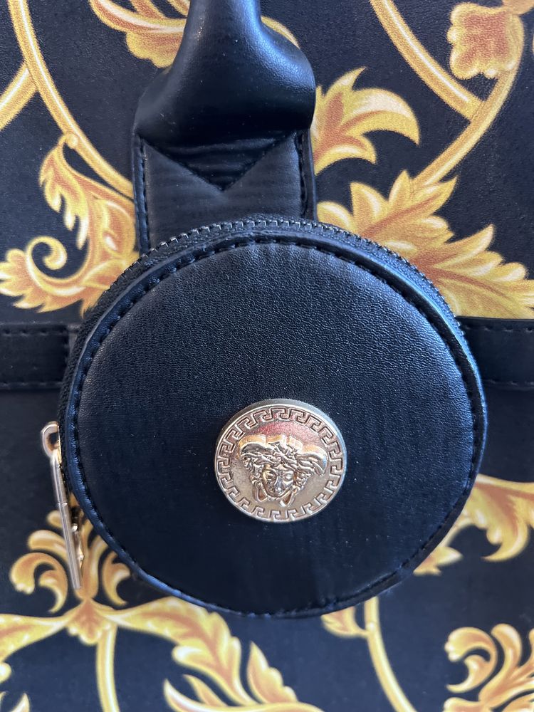 Уникална чанта Versace в бароков стил