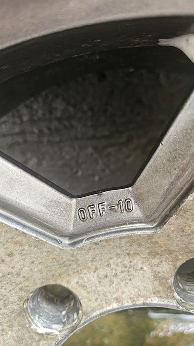 Джанти със гуми 6х139.7 15