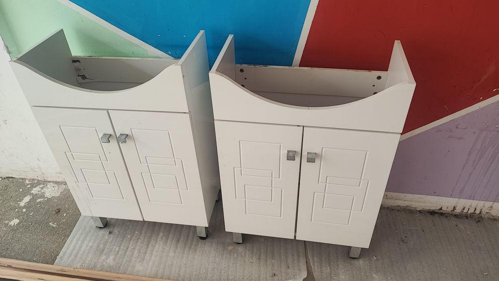 Продавам мивки с шкафове за баня 2бр