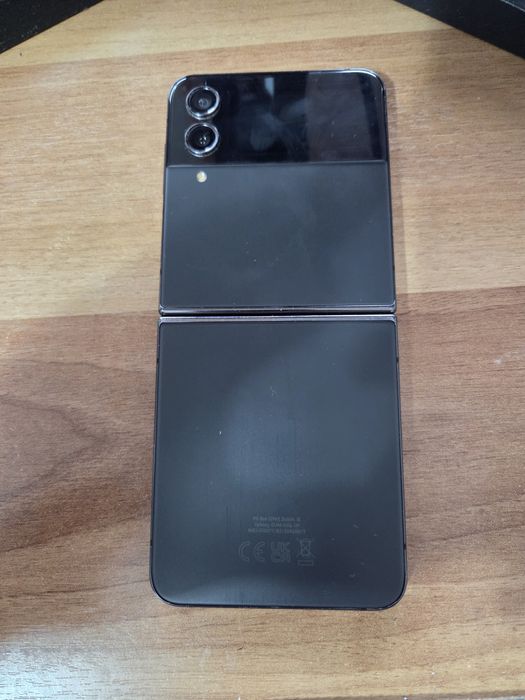 Z flip 4 cu display defect