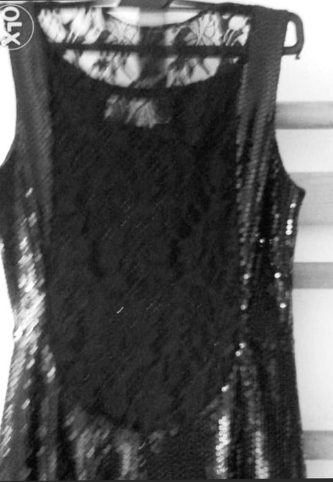 Vand rochii si pantofi