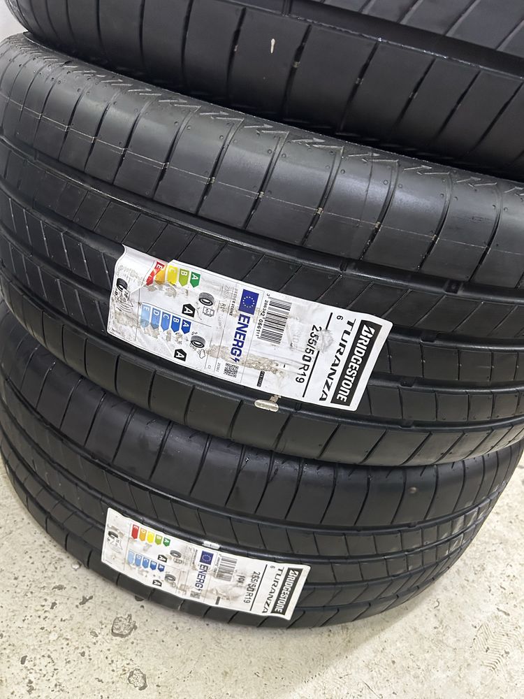 Гуми 235/55/19 и 255/50/19 Bridgestone demo dot 2123