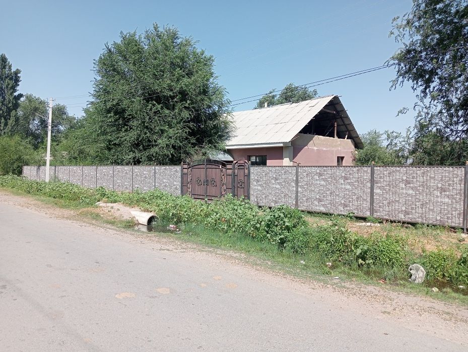 Продам дом 25 соток территория огарожен