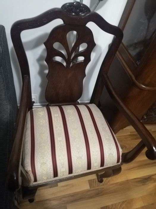 Vând masă mare extensibilă cu scaune baroc. stejar