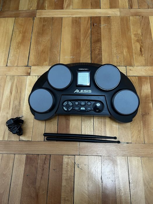 tobe electrice Alesis CompactKit 4 - stare foarte buna!
