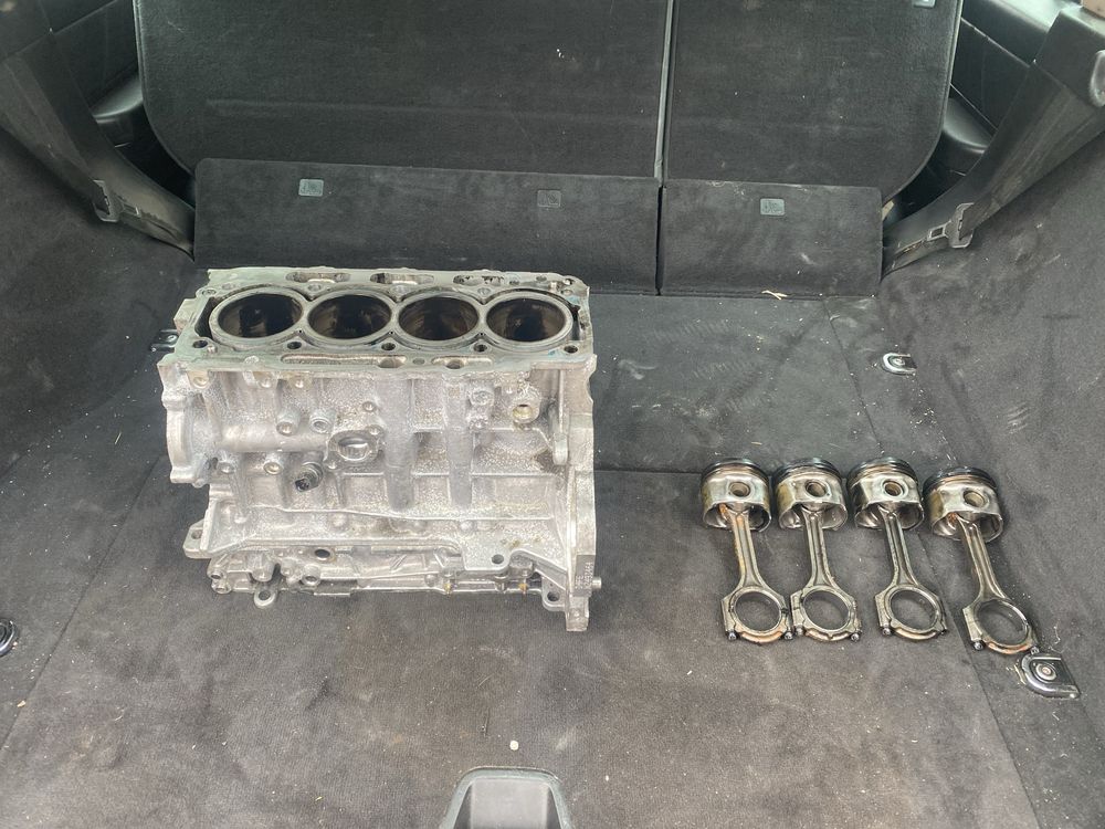 Бутала с биели и лагери D4FE 1.6 Kia/Hyundai