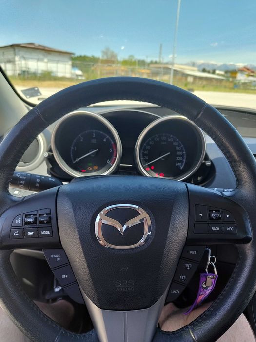 Мазда 3 2.2д 2012г.