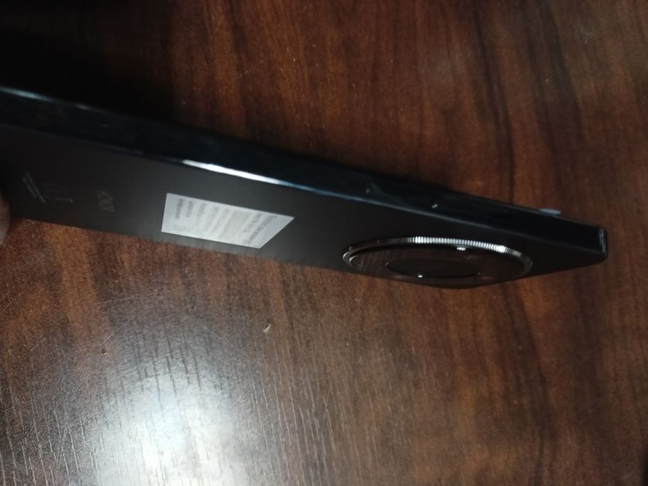 Продам два новых телефона.