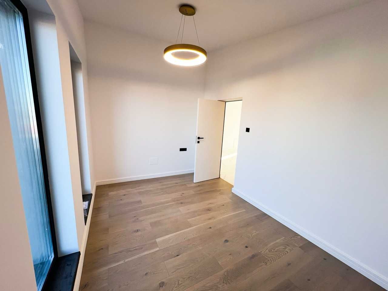 Casa individuala, 4 camere, 2 bai, 135mp utili, 500mp teren, MIROSLAVA
