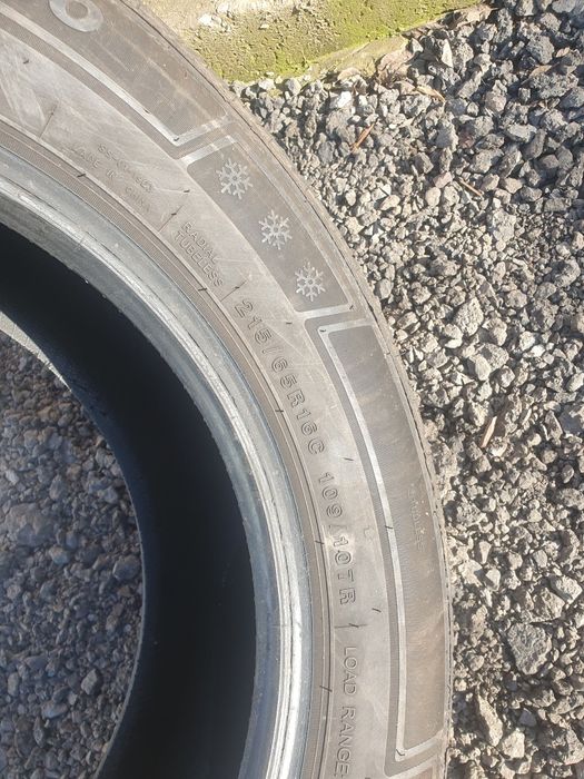 Vând 2 anvelope 215/65 R16C