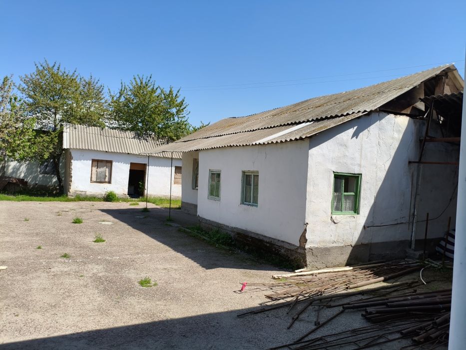 Turar joy 11sotok 2 xona uy gaz svet xujjat bor