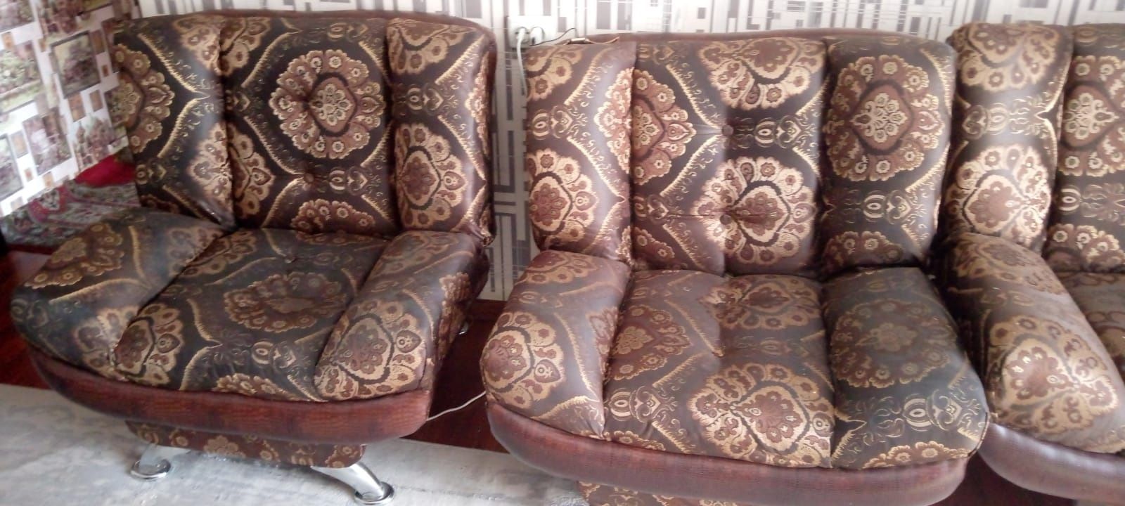Продам диван с креслами