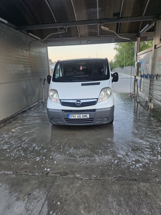 Opel Vivaro CDTI 8+1 Modelul Lung