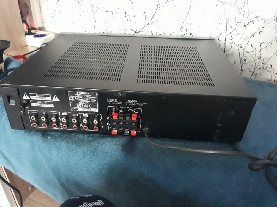 Amplificator Pioneer parțial funcțional