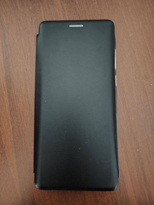 Продам чехол-книжку на Redmi note 8 pro