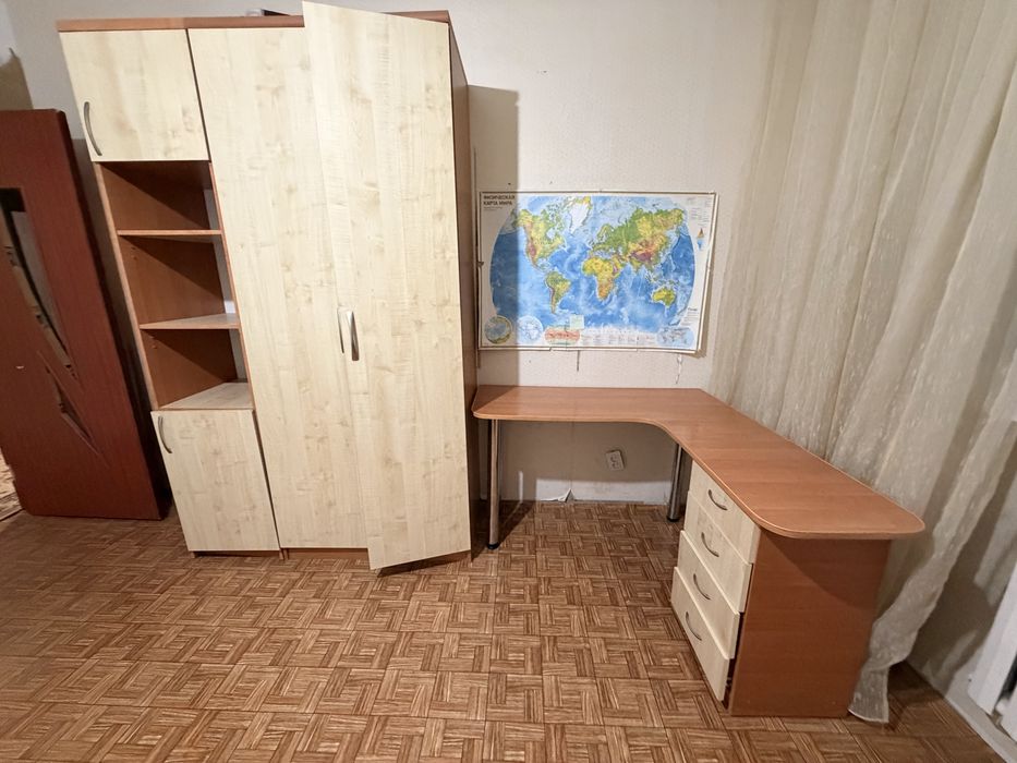 Гаринитур(шкаф стол кровать тумба) 15000, самовывоз левый берег