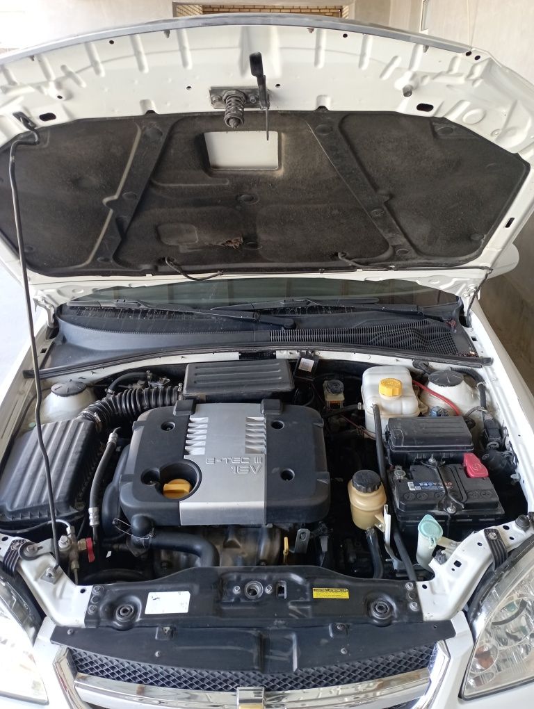 Lacetti 1.8 avtomashinasi sotiladi