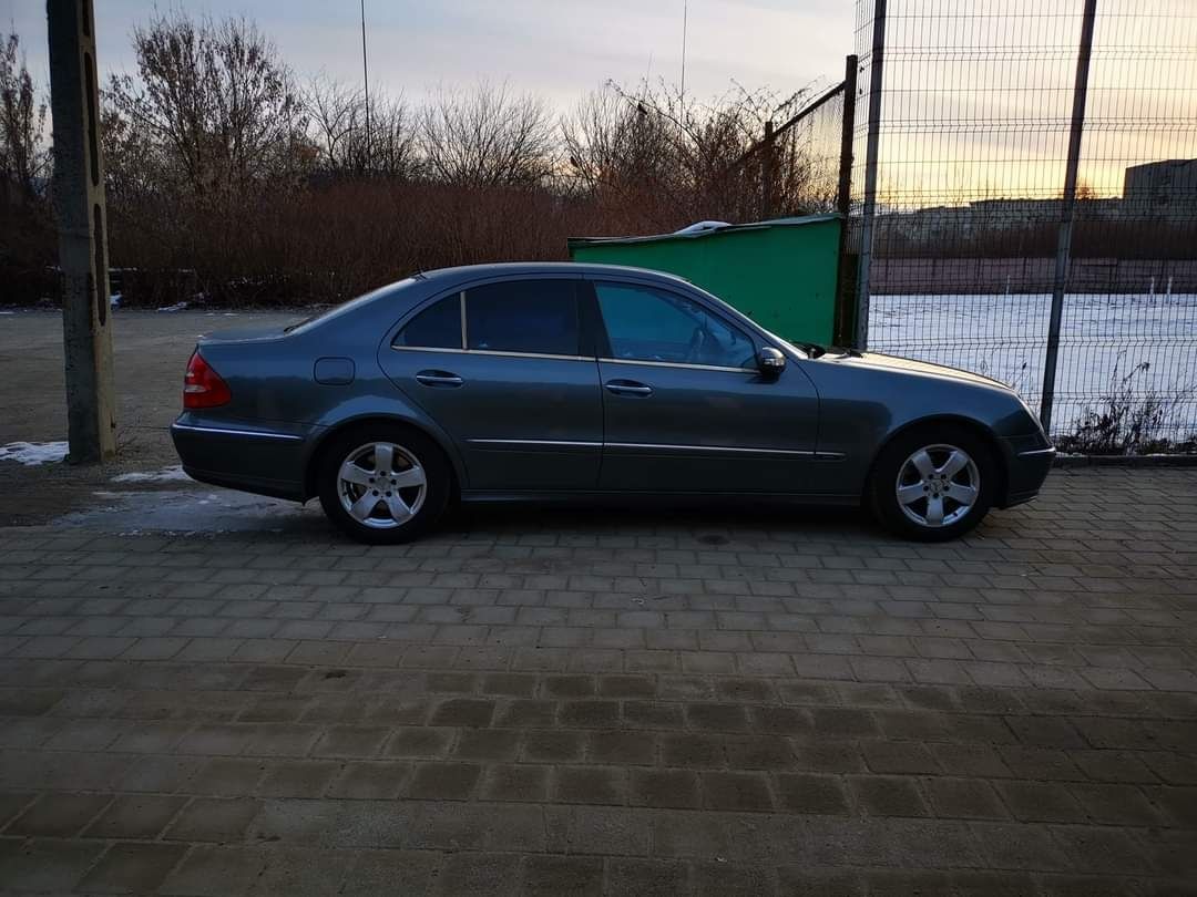 Mercedes Benz E class w211 Avantgarde