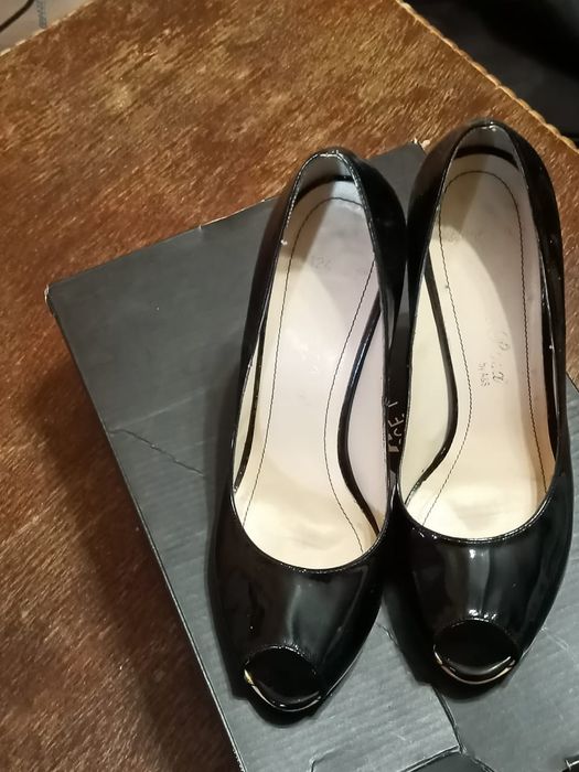 Продаются туфли женские