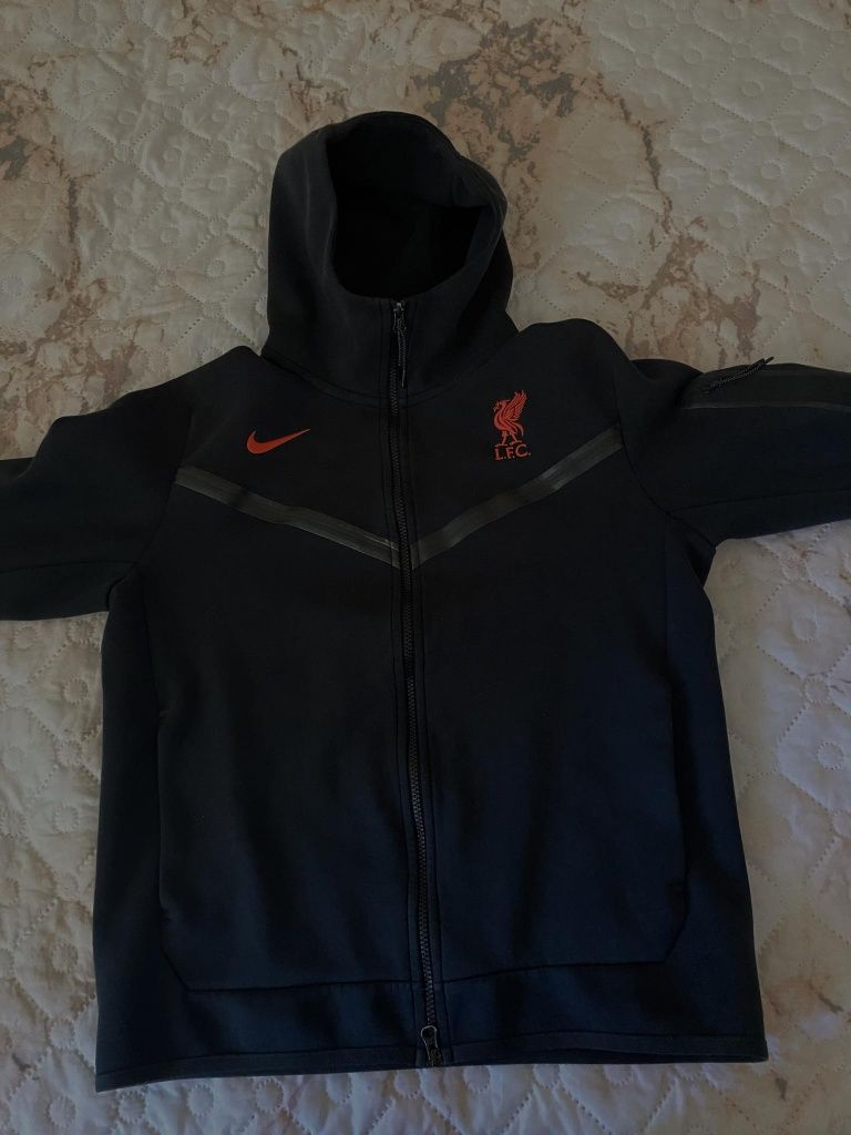 Liverpool Nike tech fleece