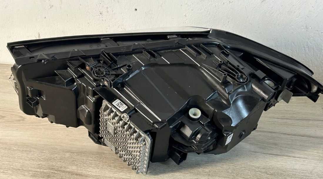 Оригинални фарове BMW G30 G31 LED 2017 + година