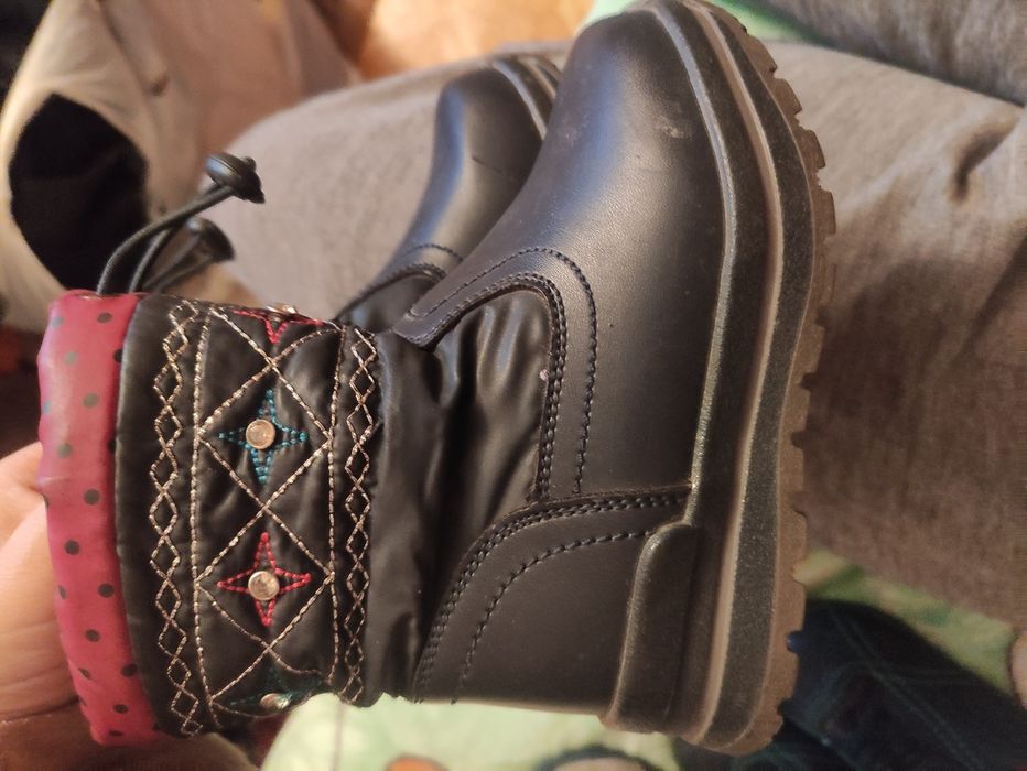 Продаю детскую обувь