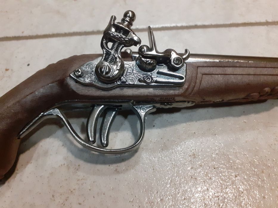 Красив кремъчен пистолет,пищов,оръжие