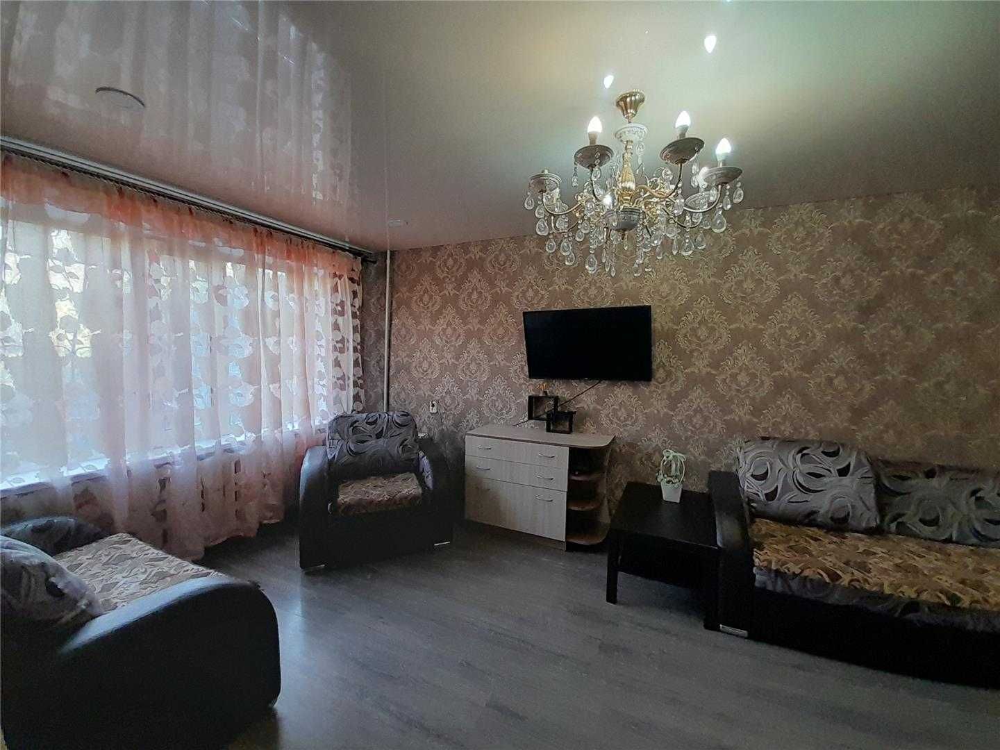 Продам 3комн квартиру студию , на 8 мкр. 1 кольцо.  2/5эт.