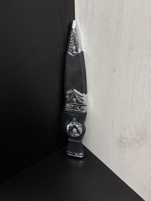 Нож Декоративен Чисто  Нов