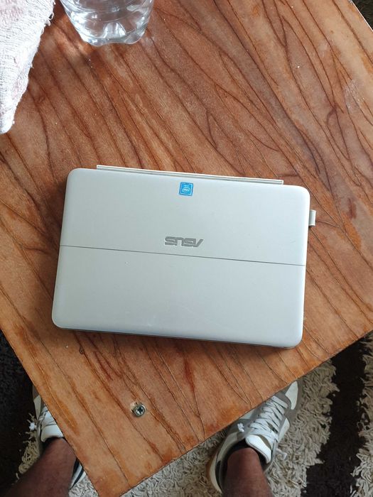 Vand laptop/tableta asus