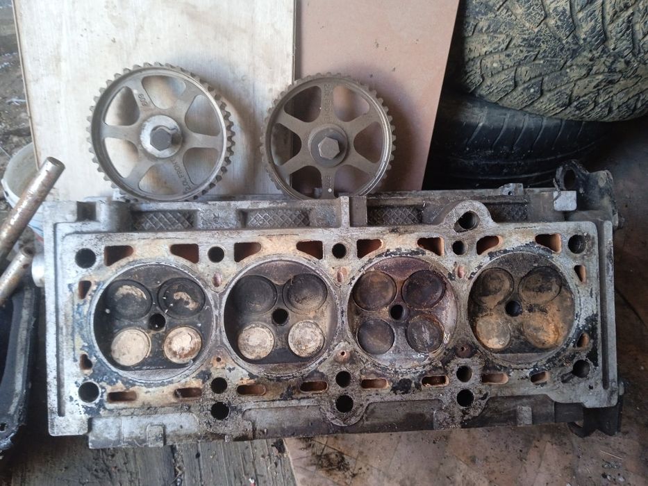 Продам картер и головку от Волги крайслер двигатель