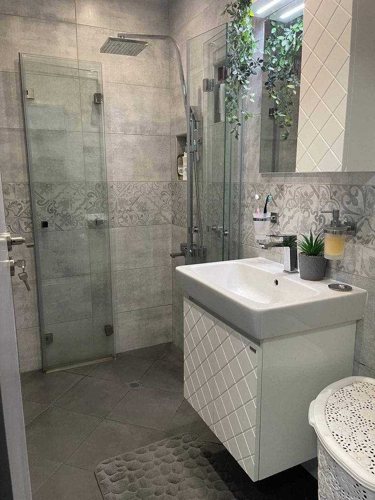 Дава се под наем Тристаен апартамент в София, Сухата река - 95 кв.м за 750 € - Снимка #1
