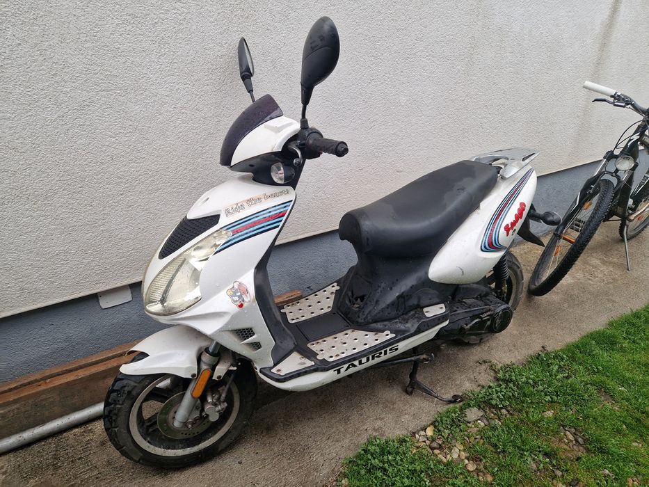 Vând scuter 49 cc