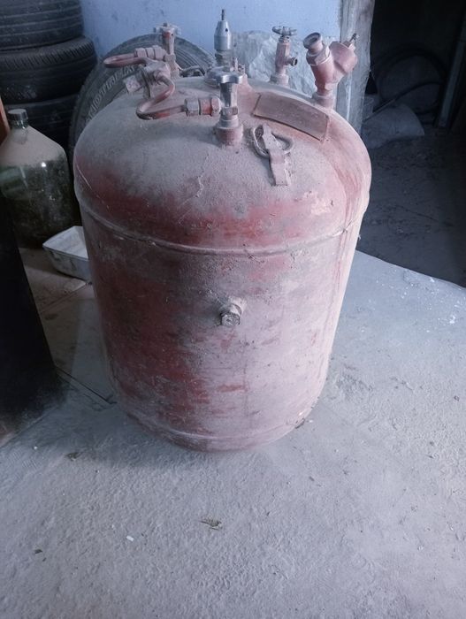 Газовый баллон на ЗИЛ или ГАЗ-53 точно не знаю какой объём.