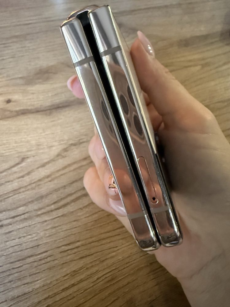 Samsung Galaxy Z Flip 4