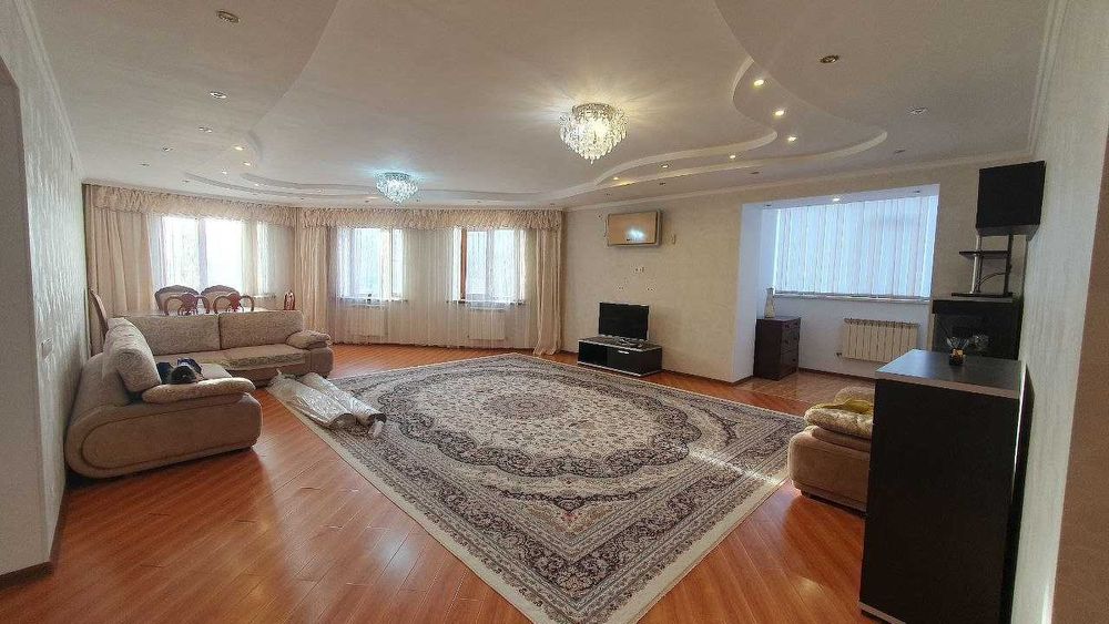 Продаётся 3 - х комнатная квартира в районе 5го мкр.