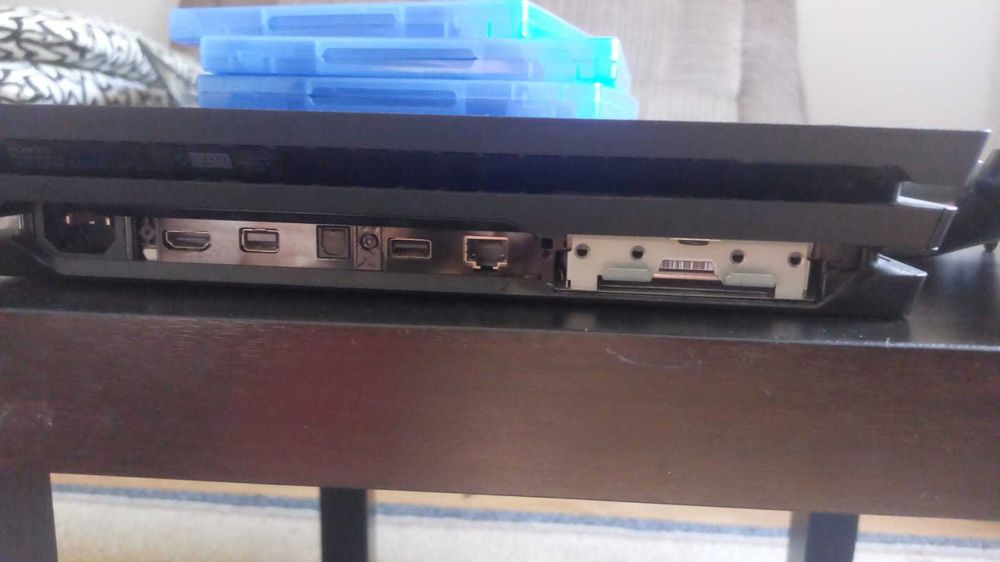 PlayStation4 PS4 Pro, 2 controllere + 3 jocuri (cabluri incluse)