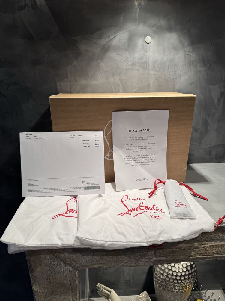 КАТО НОВИ Louboutin обувки 100% оригинални