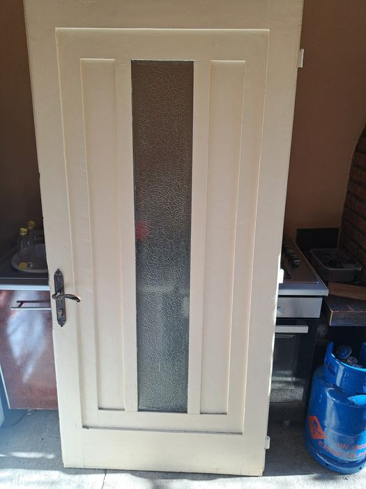 Vând ușă din lemn