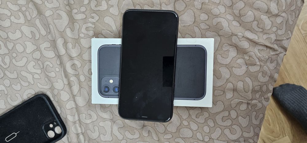 Продам IPhone 11/64