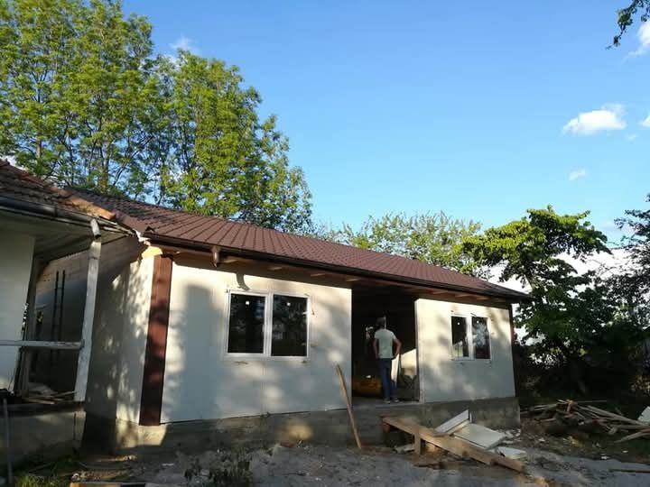 Vând case modulare pe structură metalică