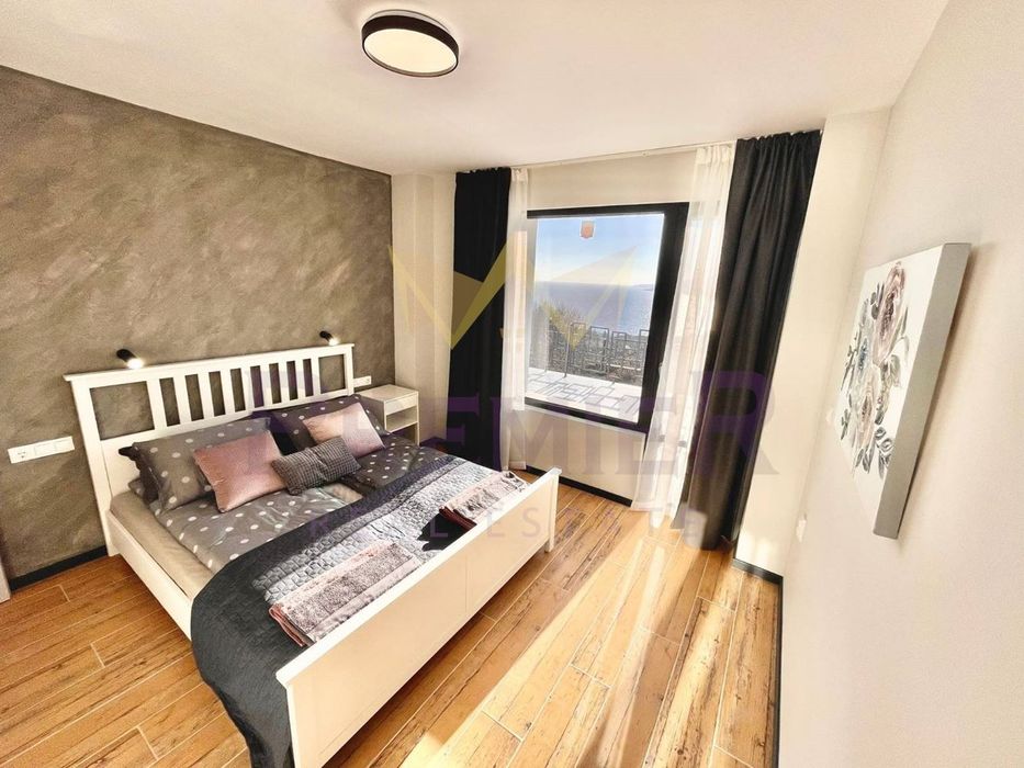 Триетажна къща в гр. Балчик