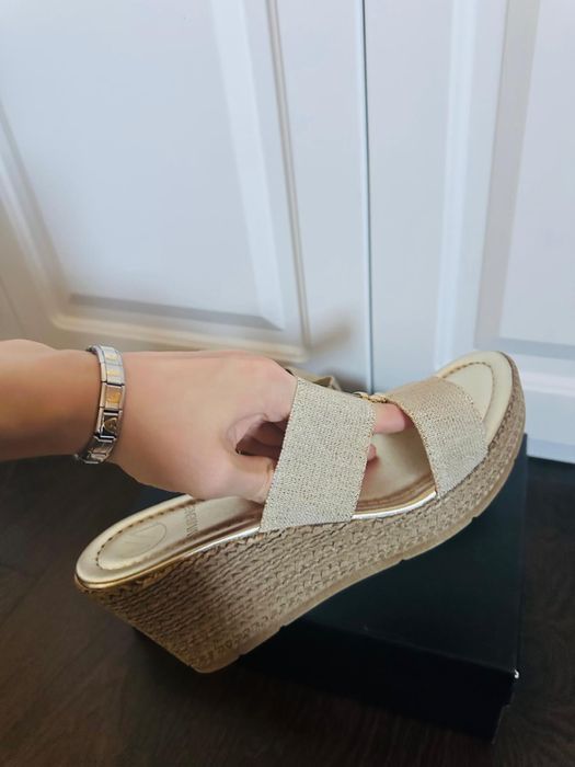 Papuci / saboti , eleganti de dama , numarul 40 , noi , culoare crem