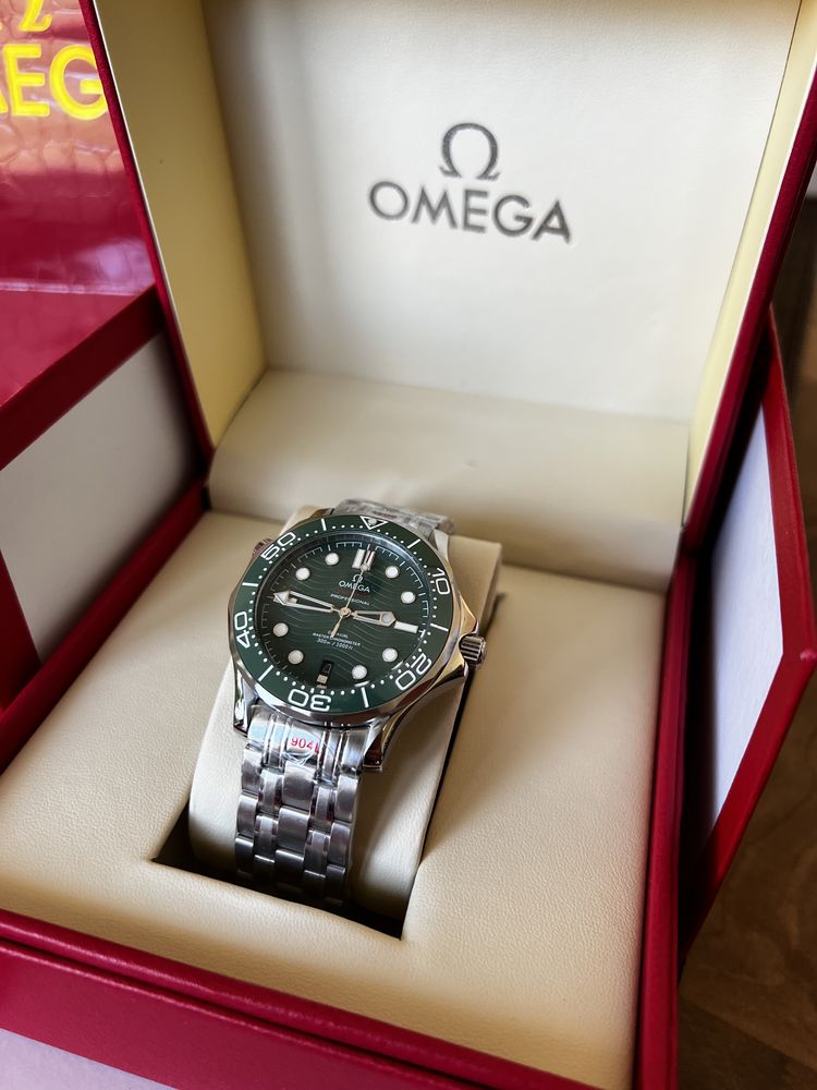 Omega Seamaster Diver 300 m 44 mm Green